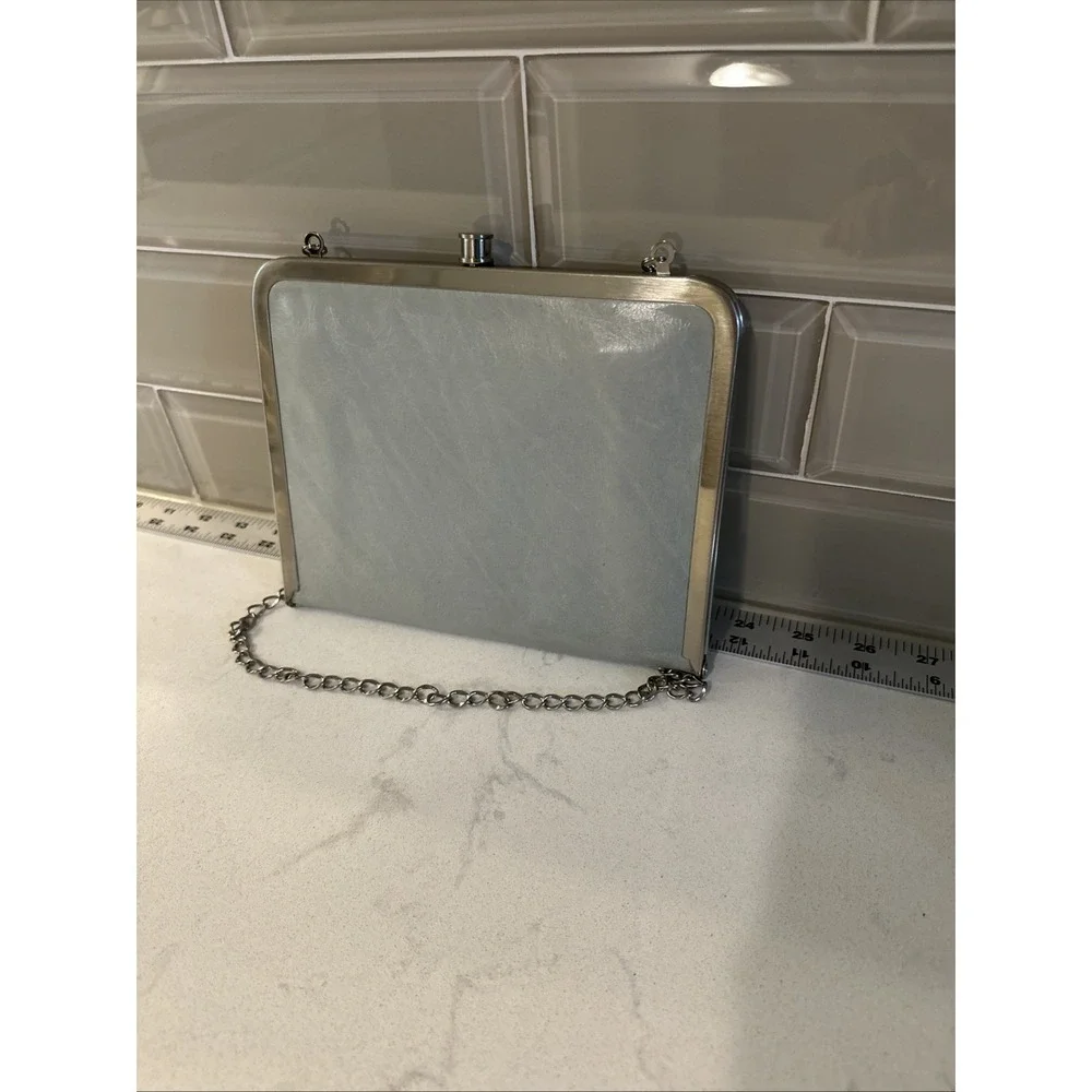 HOBO INTERNATIONAL Vintage Kiss-Lock Frame Clutch Bag Light Green Leather Chain
